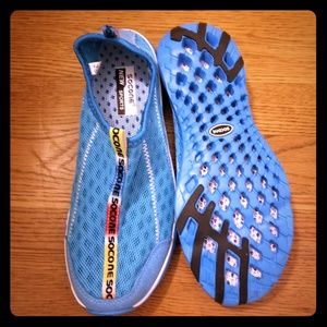 NWT Socone water shoes